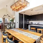 3Br 2Bth Penthouse In Central London