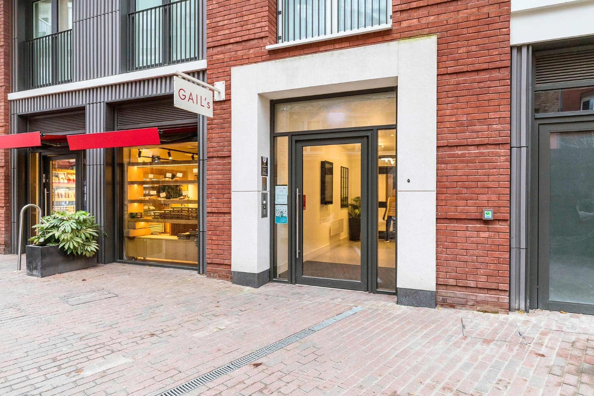 3br 2bth Penthouse In Londra